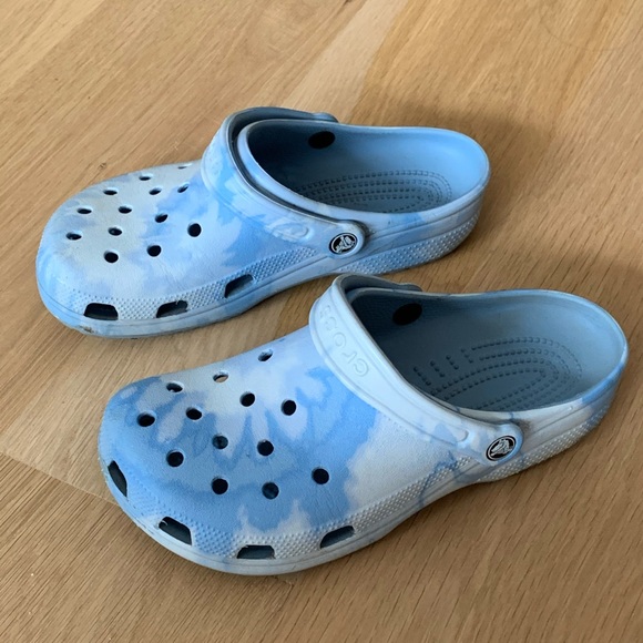 blue tie dye crocs